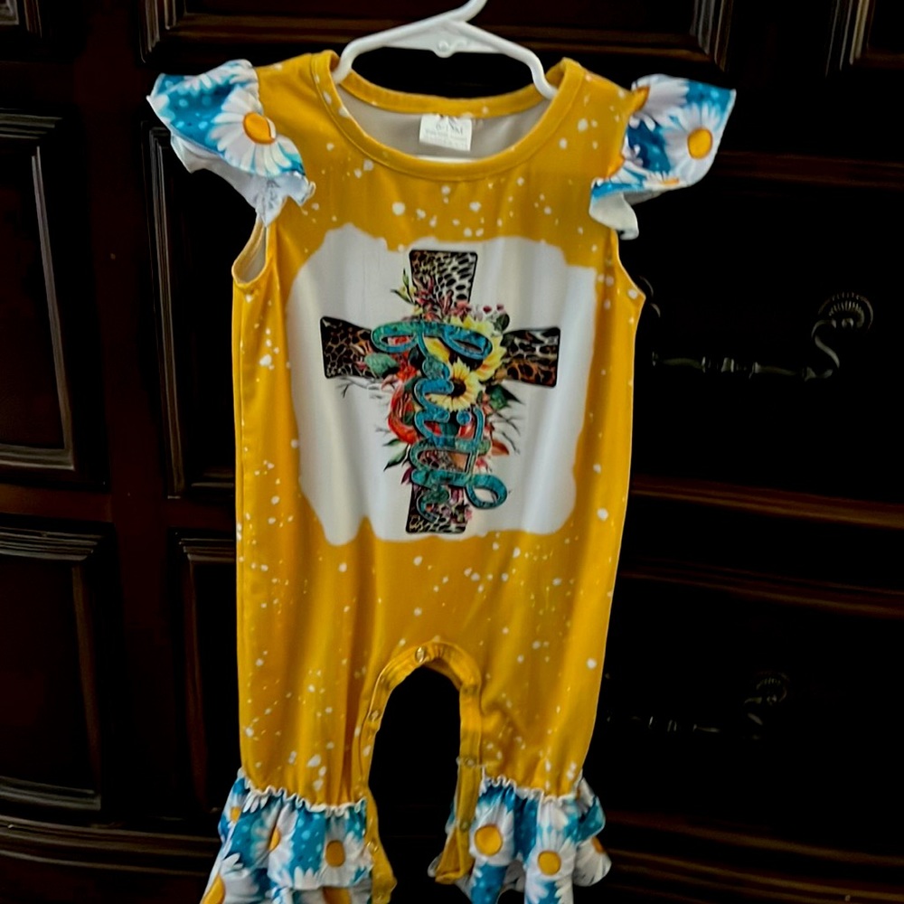Cute Romper like new Runs Big.